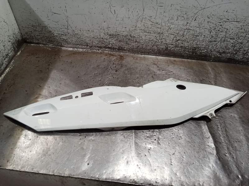 Recambio de molduras traseras para bmw r 1200 r 1200 rt (k26) referencia OEM IAM DERECHA  