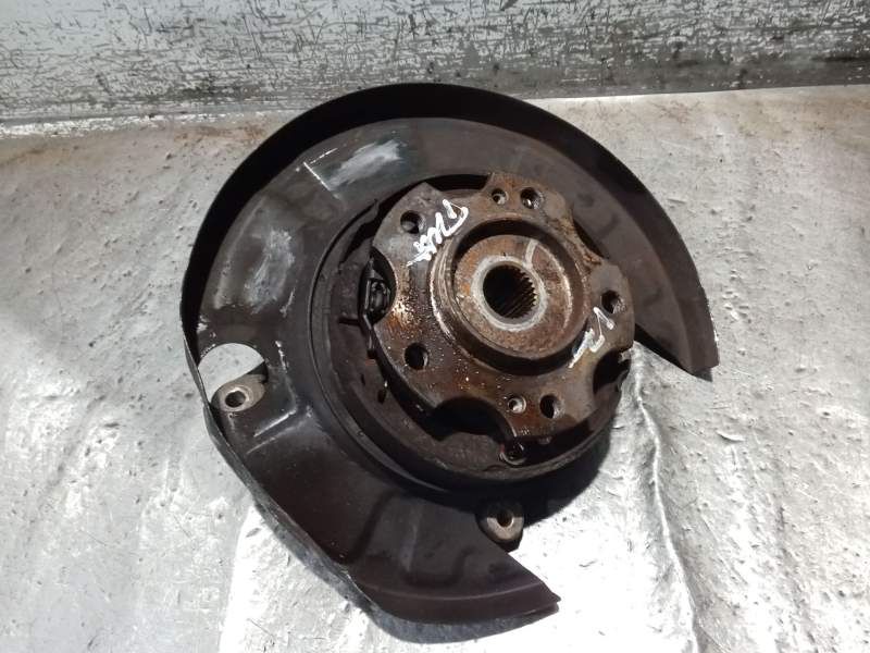 Recambio de mangueta trasera izquierda para ssangyong rodius i 2.7 xdi referencia OEM IAM  27XDI 2005