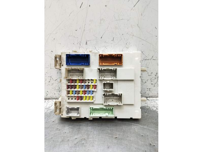 Recambio de caja reles / fusibles para ford focus iii 1.5 tdci referencia OEM IAM GV6T14A073PF 599F14F07 2014