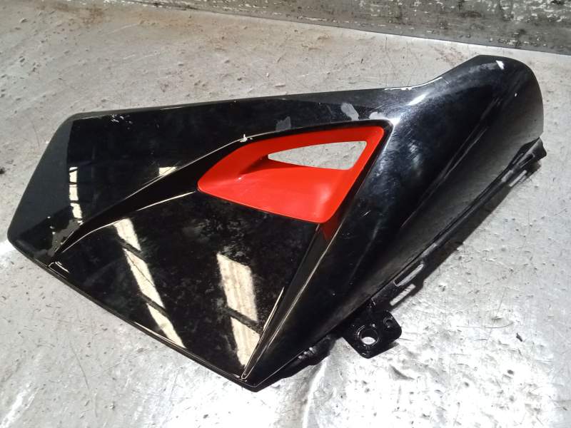 Recambio de moldura para peugeot speedfight 4 125 speedfight 125 referencia OEM IAM IZQUIERDA  