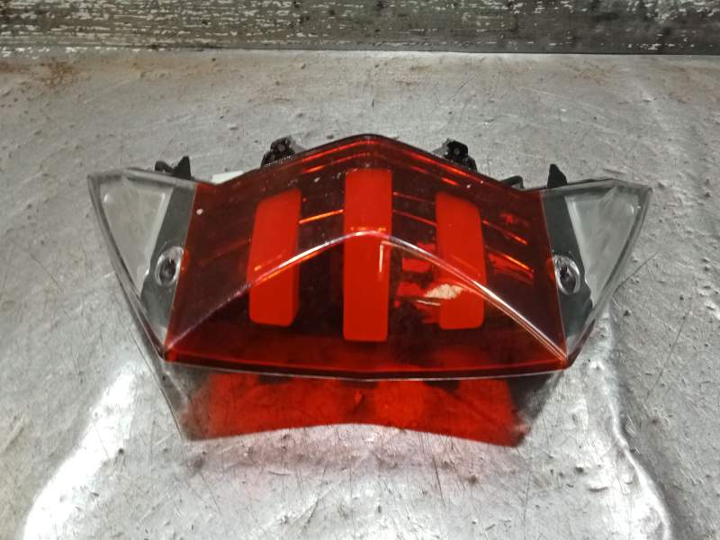 Recambio de piloto trasero central para peugeot speedfight 4 125 speedfight 125 referencia OEM IAM   