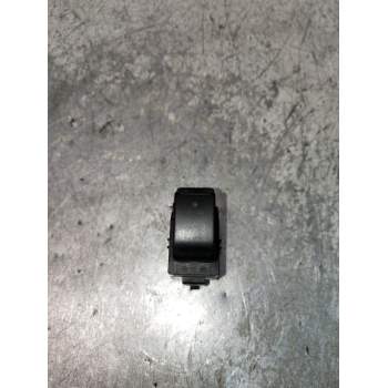 MANDO ELEVALUNAS DELANTERO DERECHO 848100F010 2004