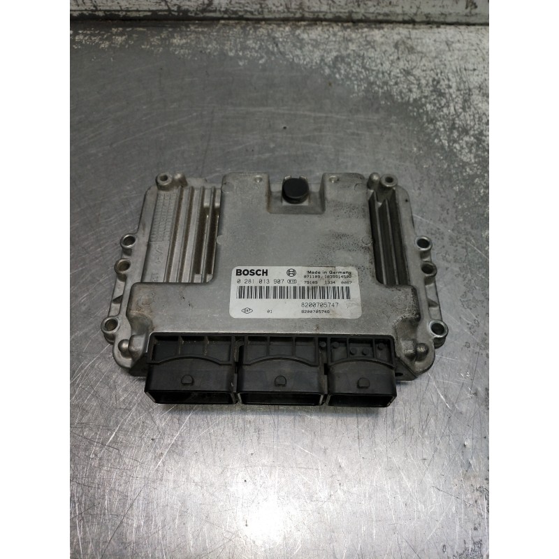 Recambio de centralita motor uce para renault megane ii berlina 5p referencia OEM IAM 0281013907 8200705747 