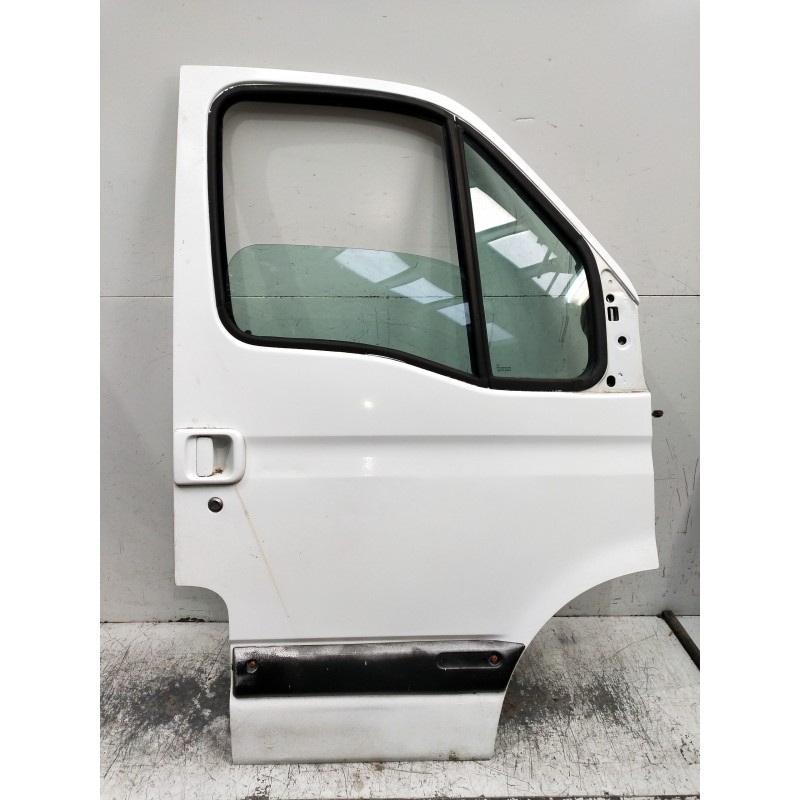 Recambio de puerta delantera derecha para renault master desde ´98 referencia OEM IAM   5P