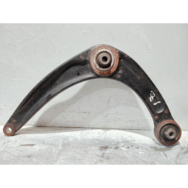 Recambio de brazo suspension inferior delantero izquierdo para peugeot 3008 referencia OEM IAM 823215  