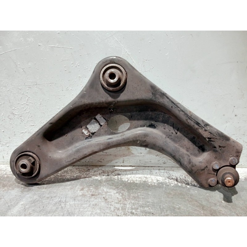 Recambio de brazo suspension inferior delantero derecho para peugeot 207 1.4 referencia OEM IAM   