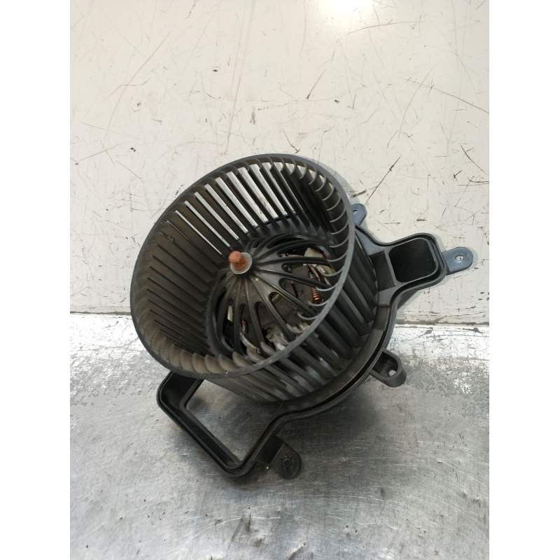 Recambio de motor calefaccion para peugeot 5008 (0u_, 0e_) 1.6 bluehdi 120 referencia OEM IAM T3953002  2012