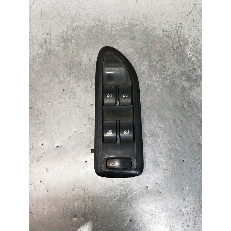 Recambio de mando elevalunas delantero izquierdo para renault laguna ii (bg0) referencia OEM IAM 8200397297B  5P