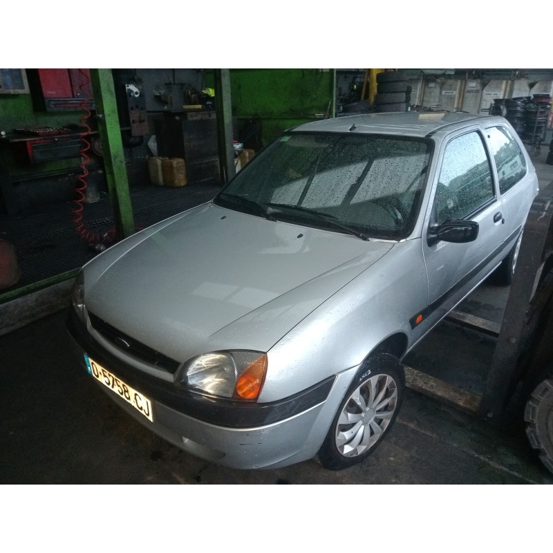 ford fiesta berlina (dx) del año 2000