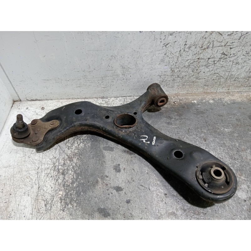 Recambio de brazo suspension inferior delantero izquierdo para toyota auris active referencia OEM IAM   