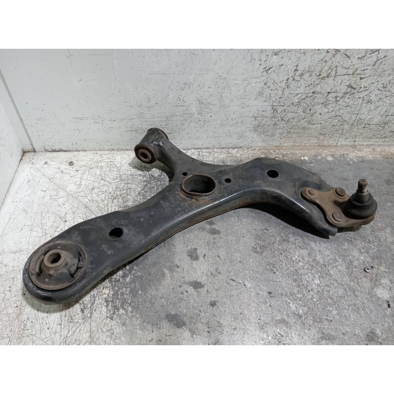 Recambio de brazo suspension inferior delantero derecho para toyota auris active referencia OEM IAM   