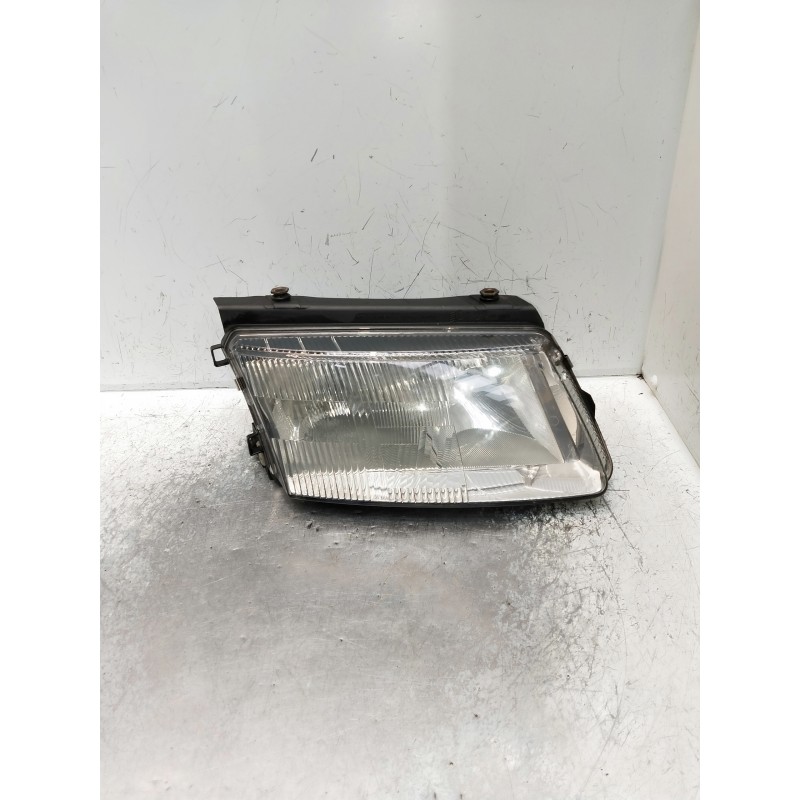 Recambio de faro derecho para volkswagen passat berlina (3b2) trendline syncro / 4motion referencia OEM IAM   