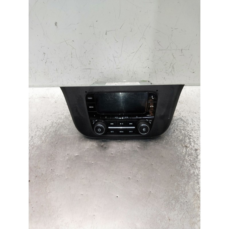 Recambio de sistema audio / radio cd para iveco daily furgón referencia OEM IAM 5802018765 28565194 