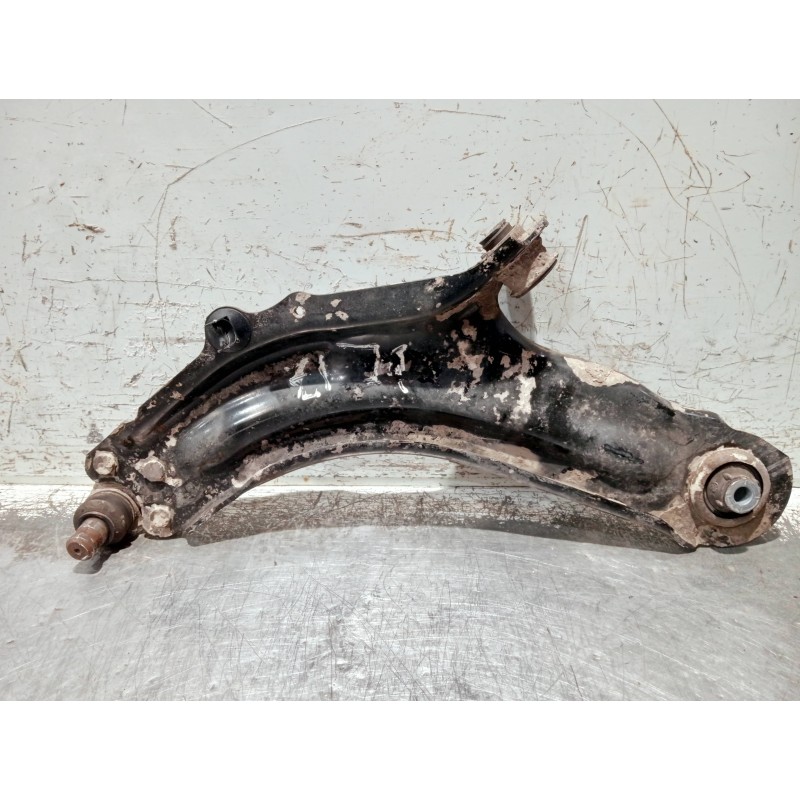 Recambio de brazo suspension inferior delantero izquierdo para renault kangoo referencia OEM IAM 8200586561  