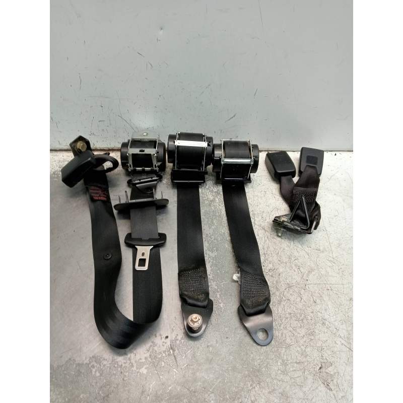 Recambio de juego cinturones trasero para nissan primera berlina (p12) acenta referencia OEM IAM   