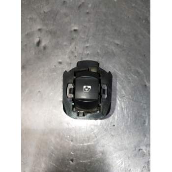 MANDO ELEVALUNAS DELANTERO DERECHO 5P 2005