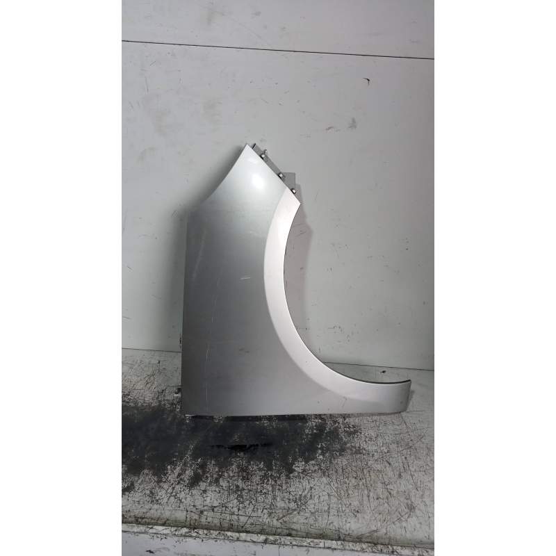 Recambio de aleta delantera derecha para renault scenic iii grand dynamique referencia OEM IAM   2009