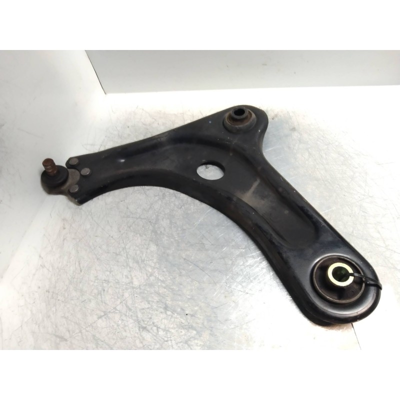 Recambio de brazo suspension inferior delantero izquierdo para peugeot 208 1.4 hdi fap referencia OEM IAM   