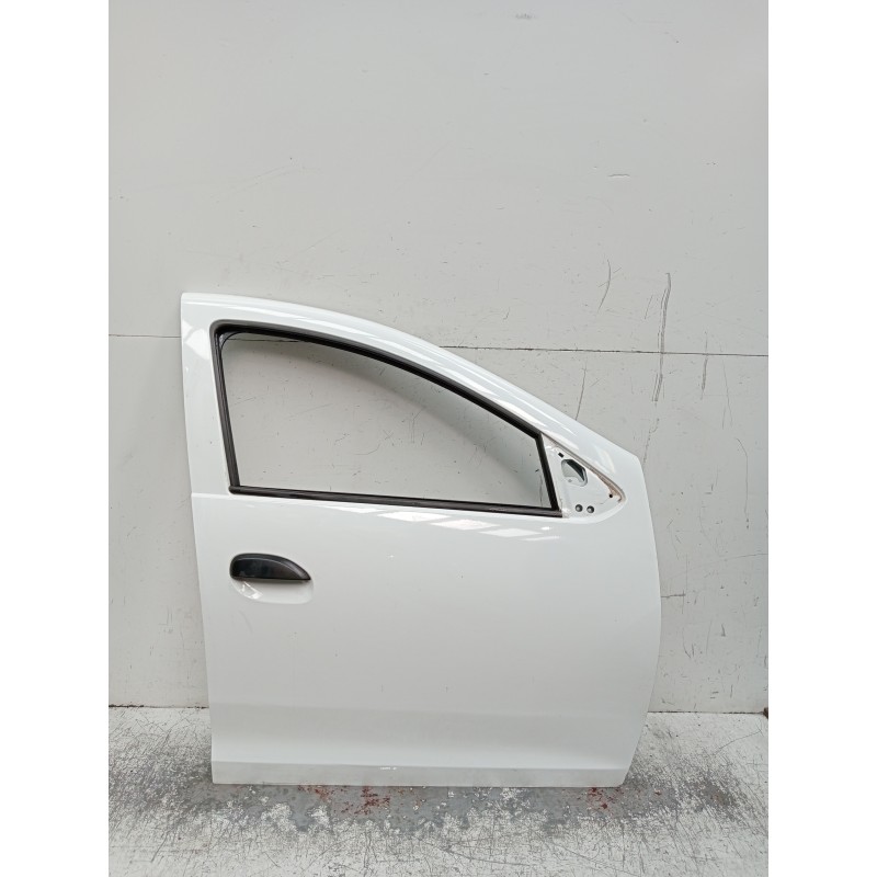 Recambio de puerta delantera derecha para dacia sandero referencia OEM IAM   5P