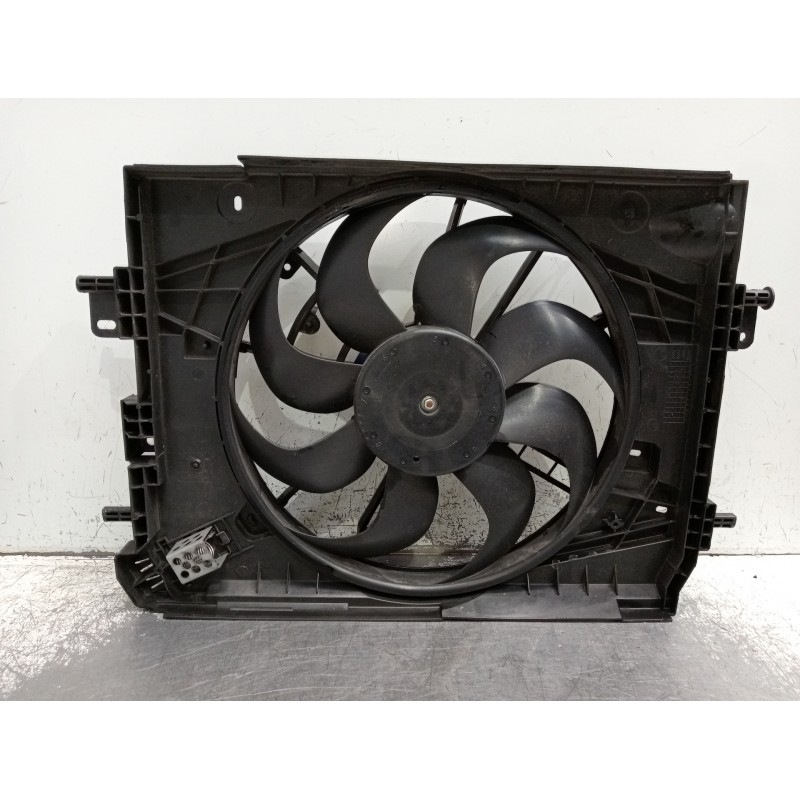 Recambio de electroventilador para dacia sandero referencia OEM IAM 8240636  