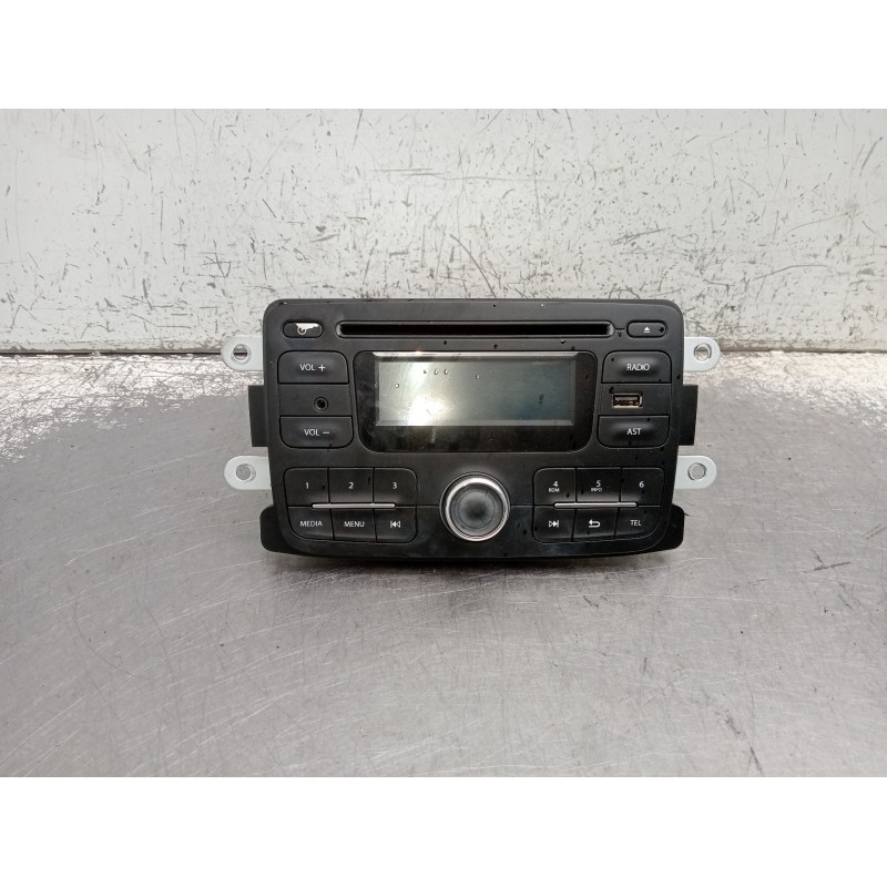 Recambio de sistema audio / radio cd para dacia sandero referencia OEM IAM 281154979R 323300003 