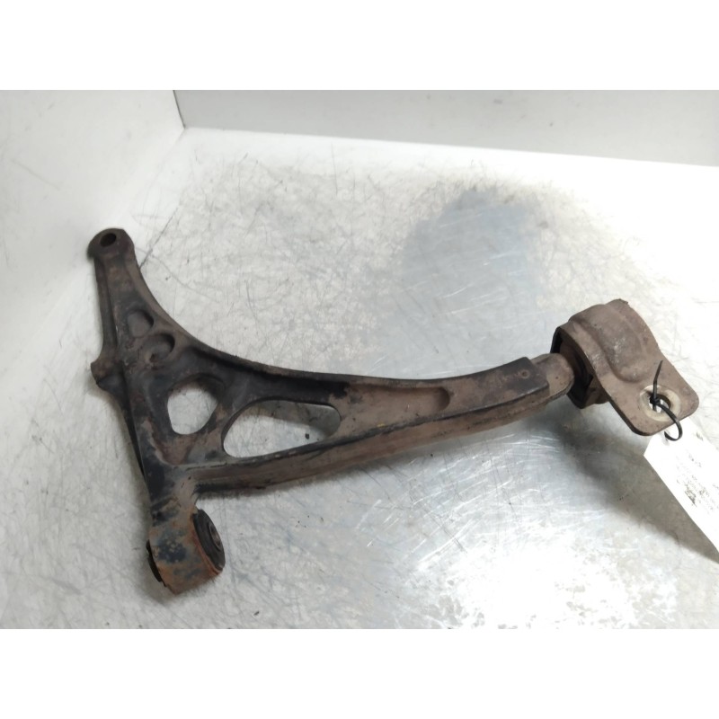 Recambio de brazo suspension inferior delantero derecho para peugeot 405 berlina style referencia OEM IAM   