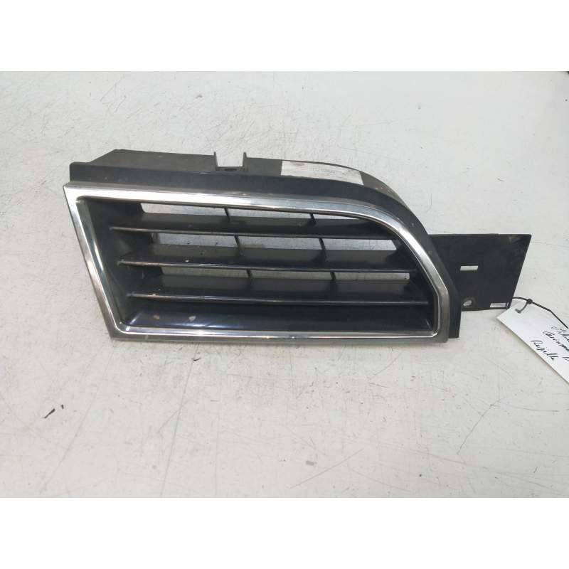 Recambio de rejilla delantera para mitsubishi carisma berlina 5 (da0) 1.6 cat referencia OEM IAM   1999