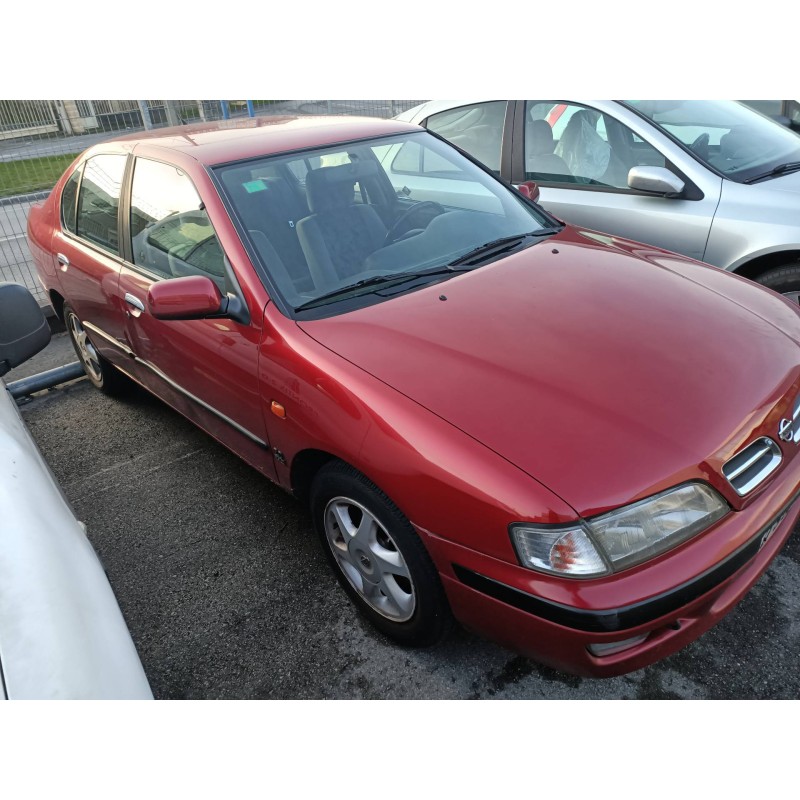 nissan primera berlina (p11) del año 2000