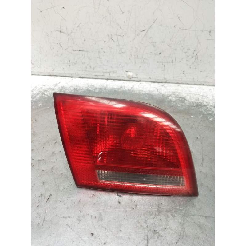 Recambio de piloto trasero izquierdo interior para audi a3 sportback (8pa) 2.0 tdi referencia OEM IAM 8P4945093198  2007