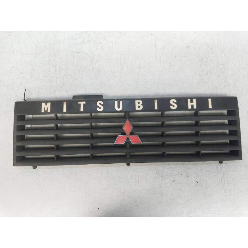 Recambio de rejilla delantera para mitsubishi montero (l040) 2500 td (4-ptas.) referencia OEM IAM   