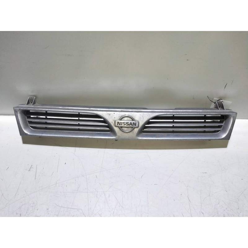 Recambio de rejilla delantera para nissan sunny berlina (n14) lx referencia OEM IAM   