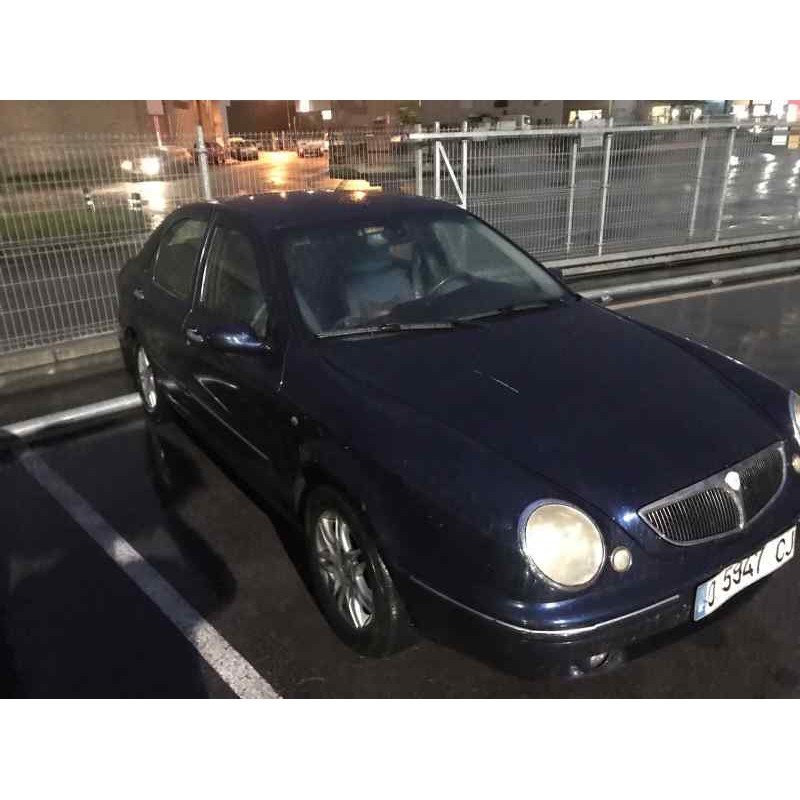 lancia lybra berlina del año 2000