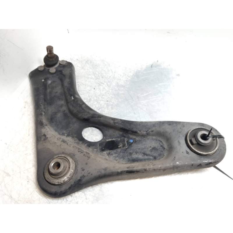 Recambio de brazo suspension inferior delantero izquierdo para peugeot 207 sport referencia OEM IAM  16HDI 2009