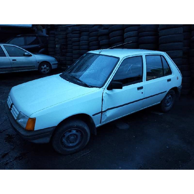 peugeot 205 berlina del año 1985