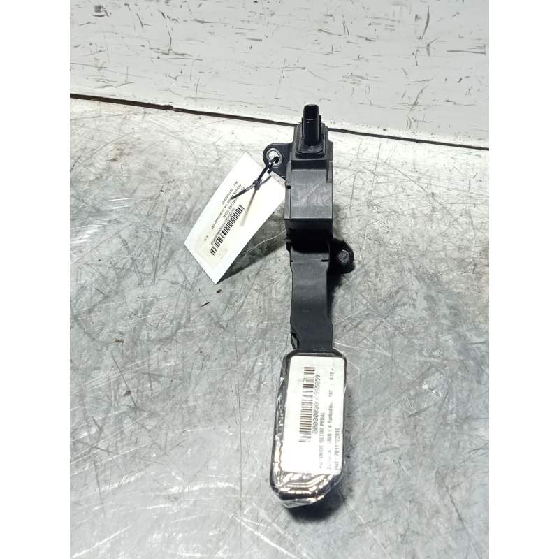 Recambio de potenciometro pedal para toyota auris 1.4 turbodiesel cat referencia OEM IAM 7811002012  