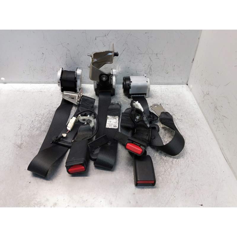 Recambio de juego cinturones trasero para toyota auris business referencia OEM IAM   5P