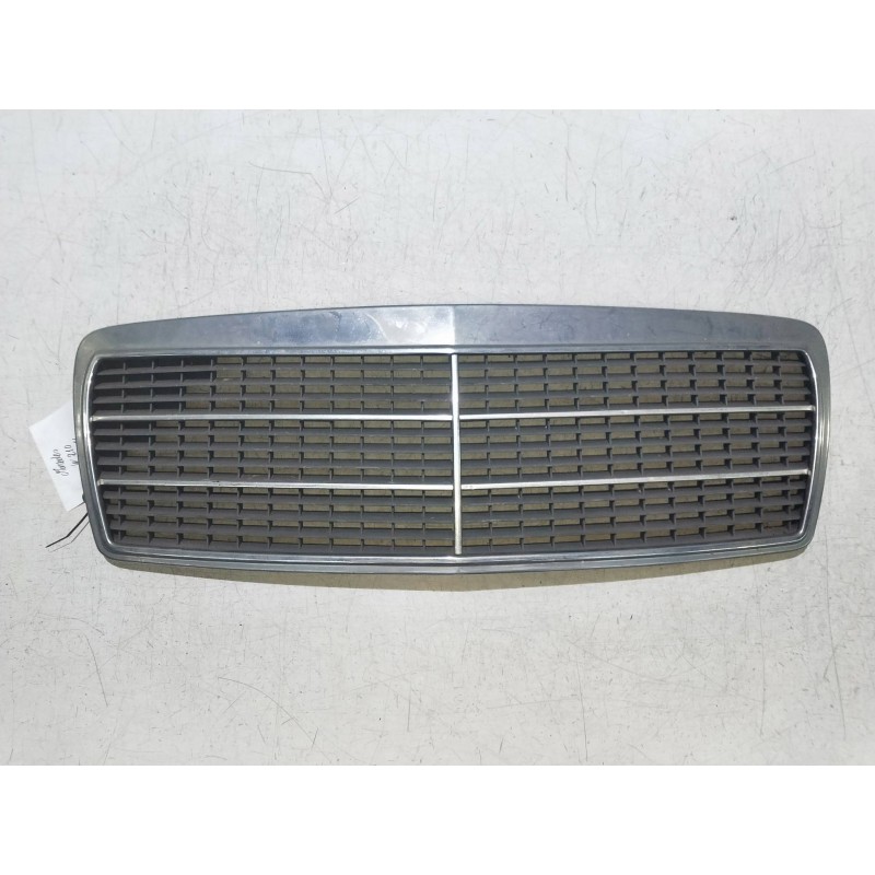 Recambio de rejilla delantera para mercedes clase e (w210) berlina 2.3 16v cat referencia OEM IAM   