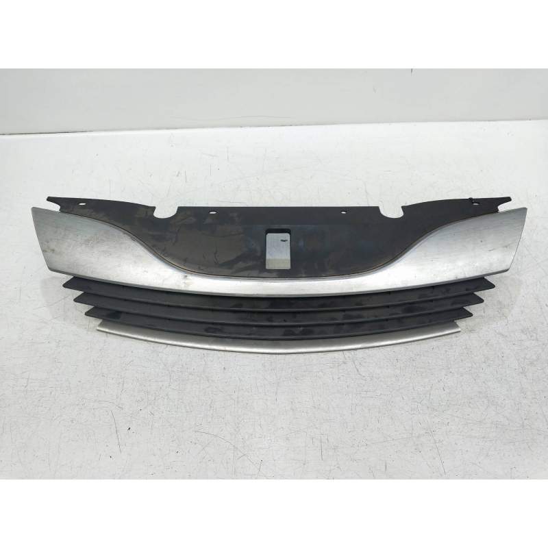 Recambio de rejilla delantera para renault laguna ii (bg0) 1.9 dci diesel referencia OEM IAM   2002