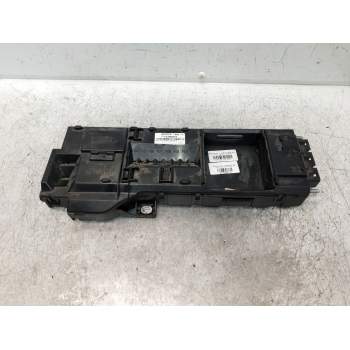 CAJA RELES / FUSIBLES 