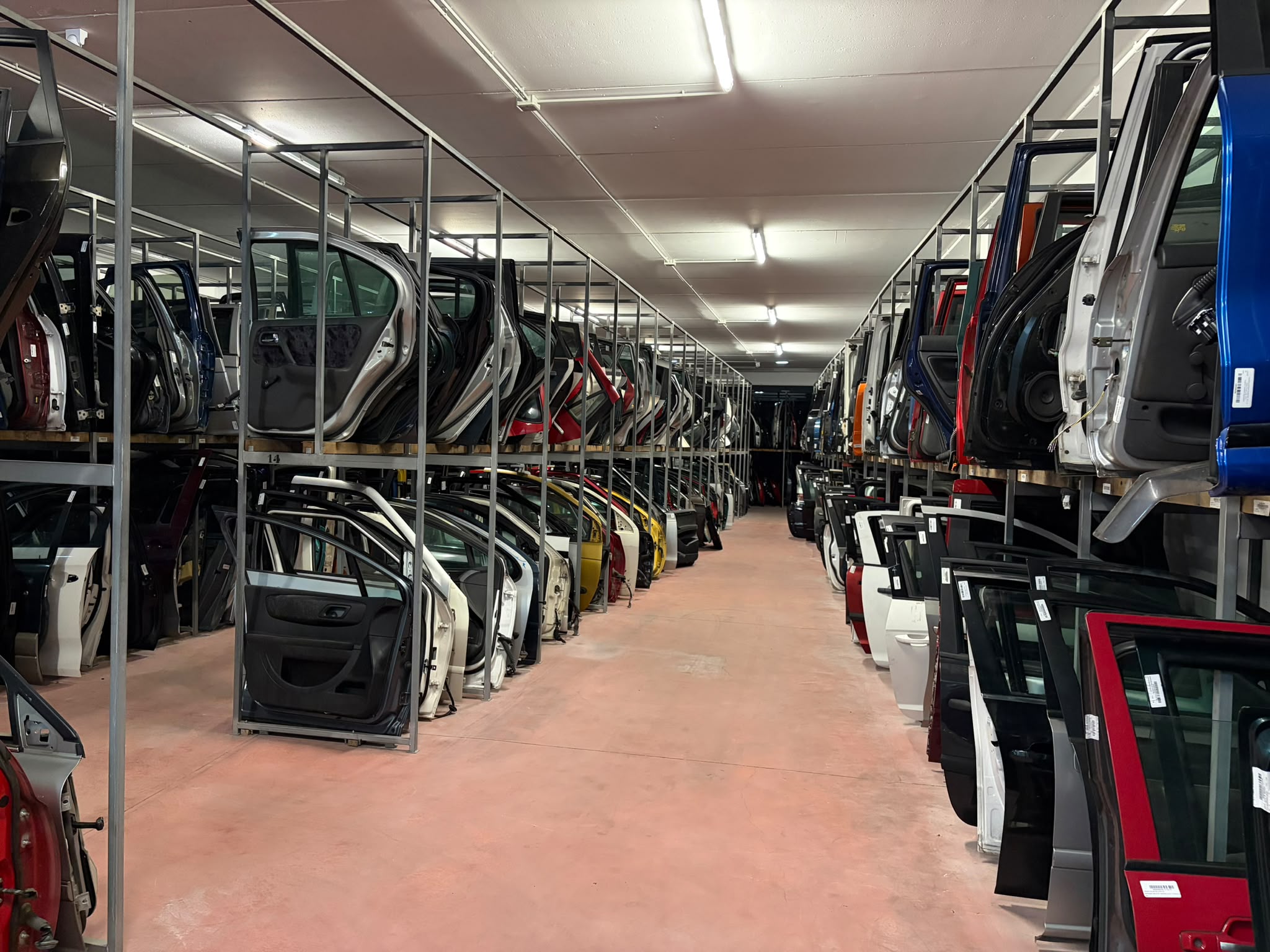 Stock de puertas y recambios usados en Desguaces Oviedo